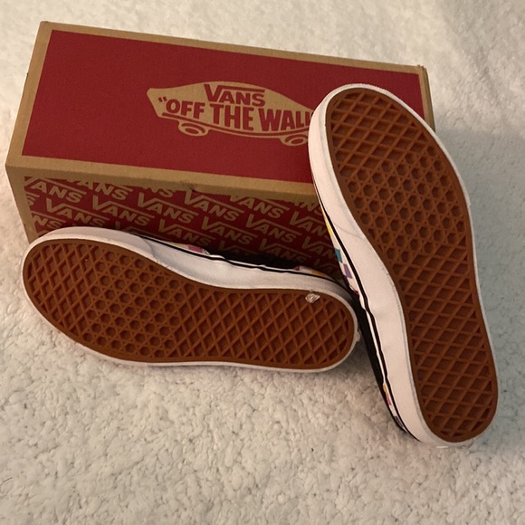Vans - Picture 2 of 3